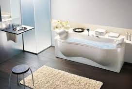 Xua tan mệt mỏi, massage với bồn tắm nằm